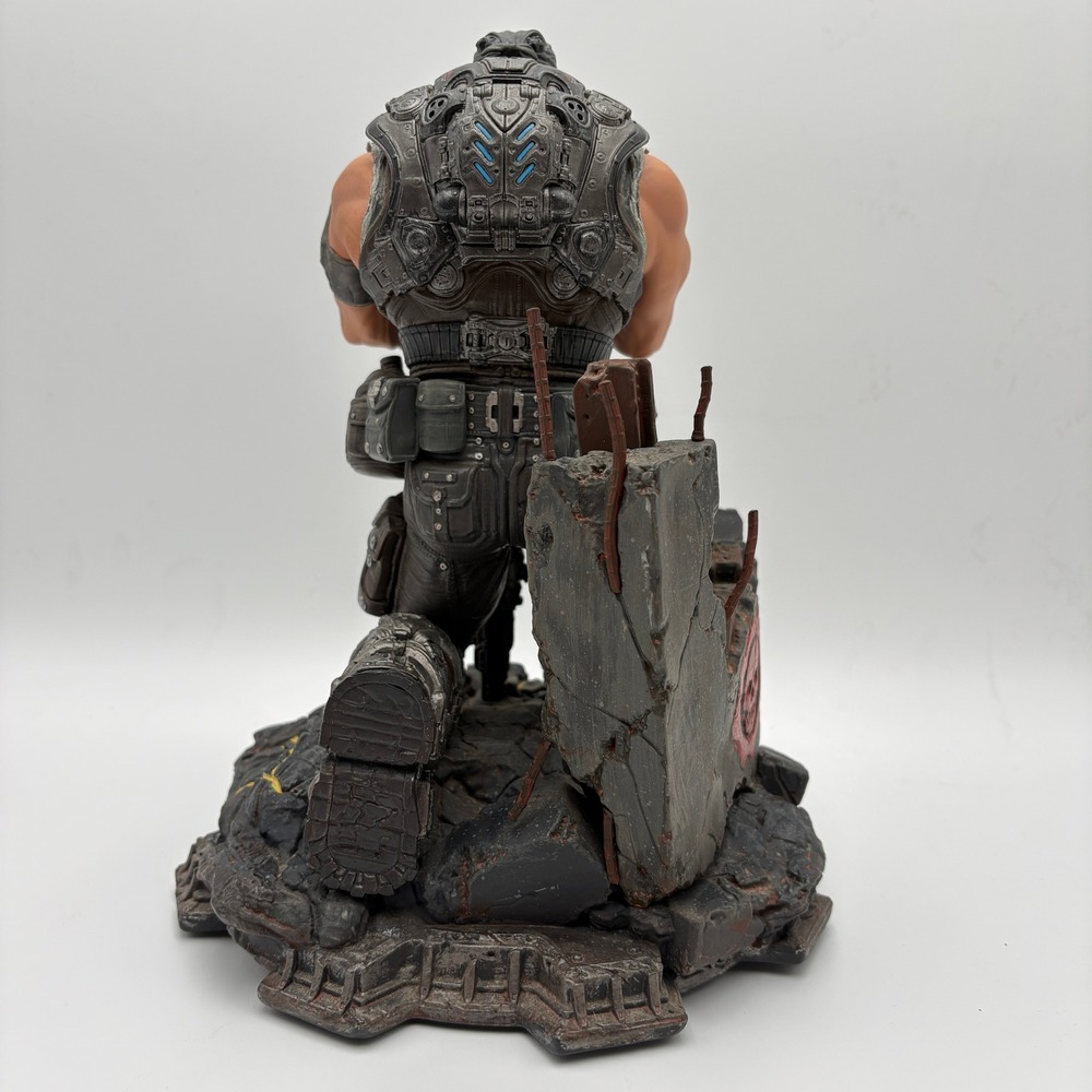 Gears of War 3 Epic Edition Xbox 360 Game, Marcus Fenix Statue, Medal, Book 2011 - Picture 12 of 16